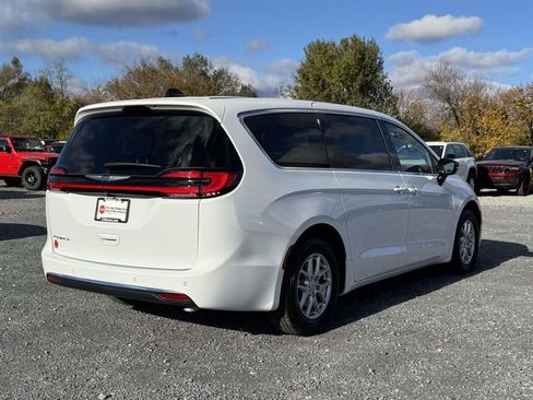 New 2026 Chrysler Pacifica Select image 22