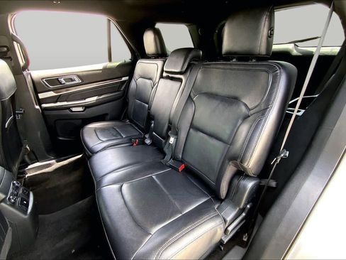 Used 2019 Ford Explorer Limited w/ Class III Trailer Tow Package FWD image 20