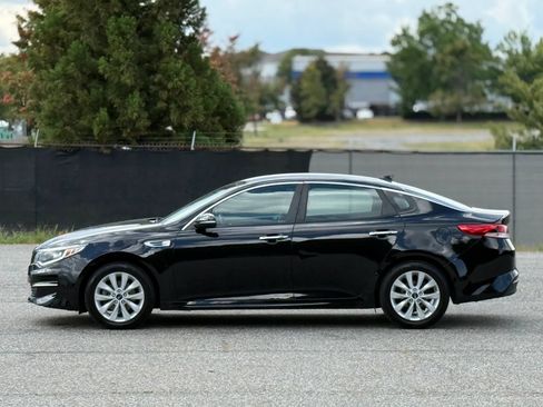 Used 2018 Kia Optima LX w/ 17" Alloy Wheels Package FWD image 8