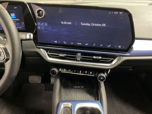 Used 2025 Chevrolet Equinox EV LT w/ Convenience Package image 24