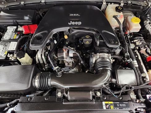Used 2020 Jeep Wrangler Unlimited Sahara AWD/4WD image 50