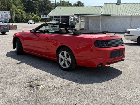 Used 2013 Ford Mustang Convertible RWD image 5