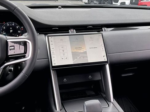 Used 2025 Land Rover Discovery Sport S image 9