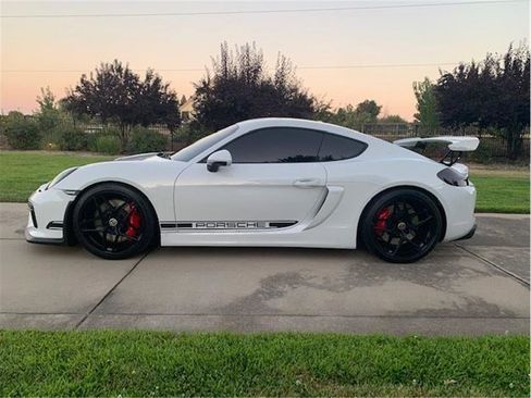 Used 2016 Porsche Cayman GT4 image 12