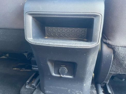 Used 2019 Toyota RAV4 LE AWD/4WD image 28