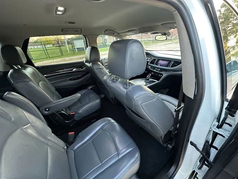 Used 2020 Buick Enclave Essence image 29