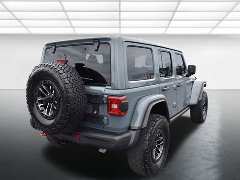 Used 2025 Jeep Wrangler Unlimited Rubicon AWD/4WD image 7