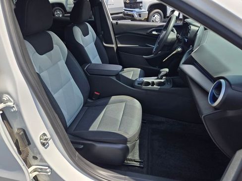 Used 2024 Chevrolet Trax LS w/ LS Convenience Package FWD image 18