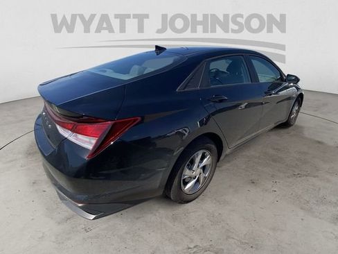 Used 2023 Hyundai Elantra SE FWD image 10