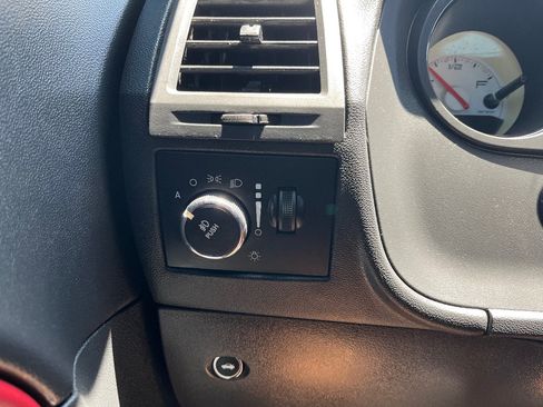 Used 2014 Dodge Challenger SXT RWD image 21