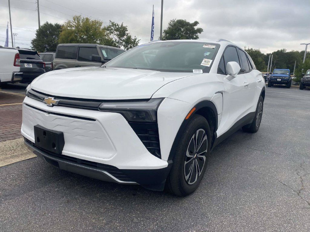 Used 2025 Chevrolet Blazer EV LT AWD/4WD image 3