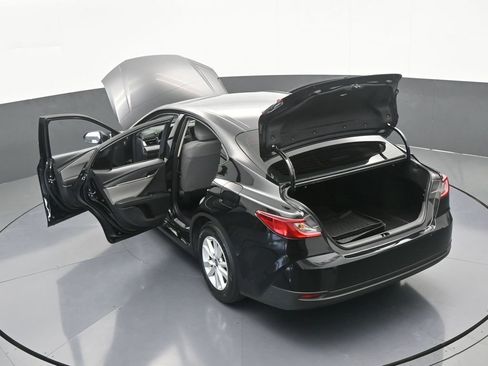 Used 2025 Toyota Camry LE image 64