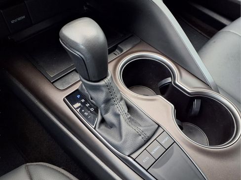 Used 2024 Toyota Camry SE w/ Convenience Package image 19