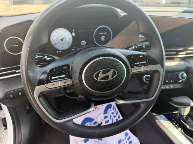 Used 2024 Hyundai Elantra SEL FWD image 28