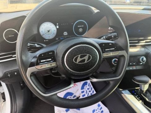 Used 2024 Hyundai Elantra SEL FWD image 28