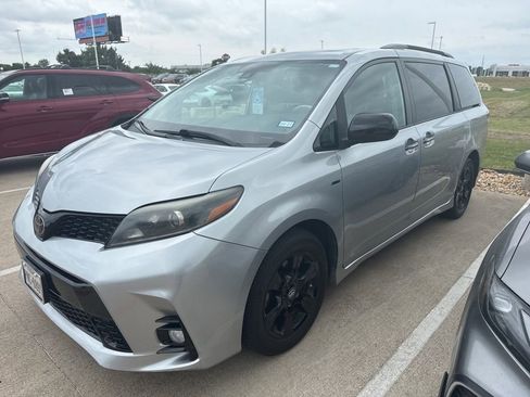 Used 2020 Toyota Sienna SE w/ SE Preferred Package AWD/4WD image 5