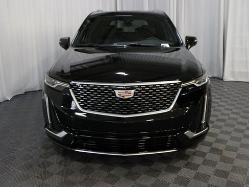 New 2025 Cadillac XT6 Luxury image 2