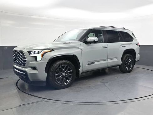 Used 2025 Toyota Sequoia Platinum AWD/4WD image 10