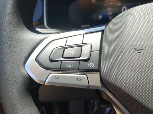 New 2026 Volkswagen Taos SE FWD image 26