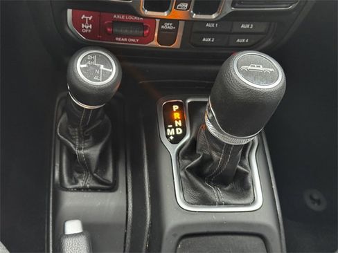 Certified 2024 Jeep Gladiator Sport image 38