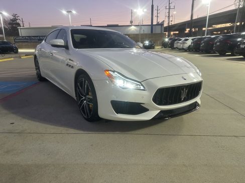 Used 2023 Maserati Quattroporte Modena image 2