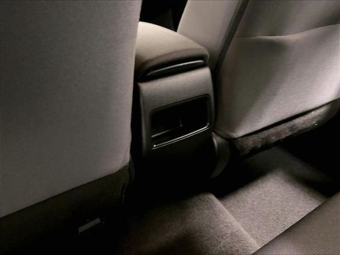 Used 2021 Toyota Corolla LE w/ LE Convenience Package FWD image 27