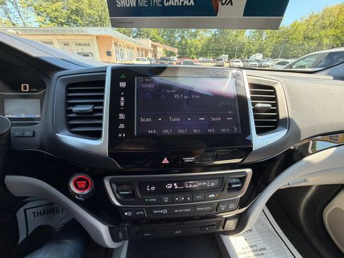 Used 2016 Honda Pilot Touring image 21