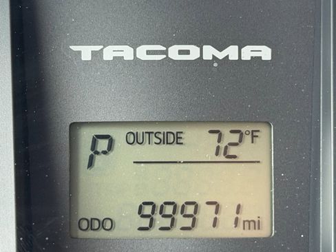 Used 2017 Toyota Tacoma SR w/ SR Convenience Package image 11