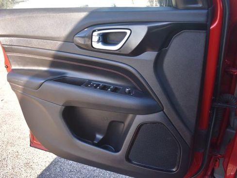 Used 2025 Jeep Compass Trailhawk AWD/4WD image 34