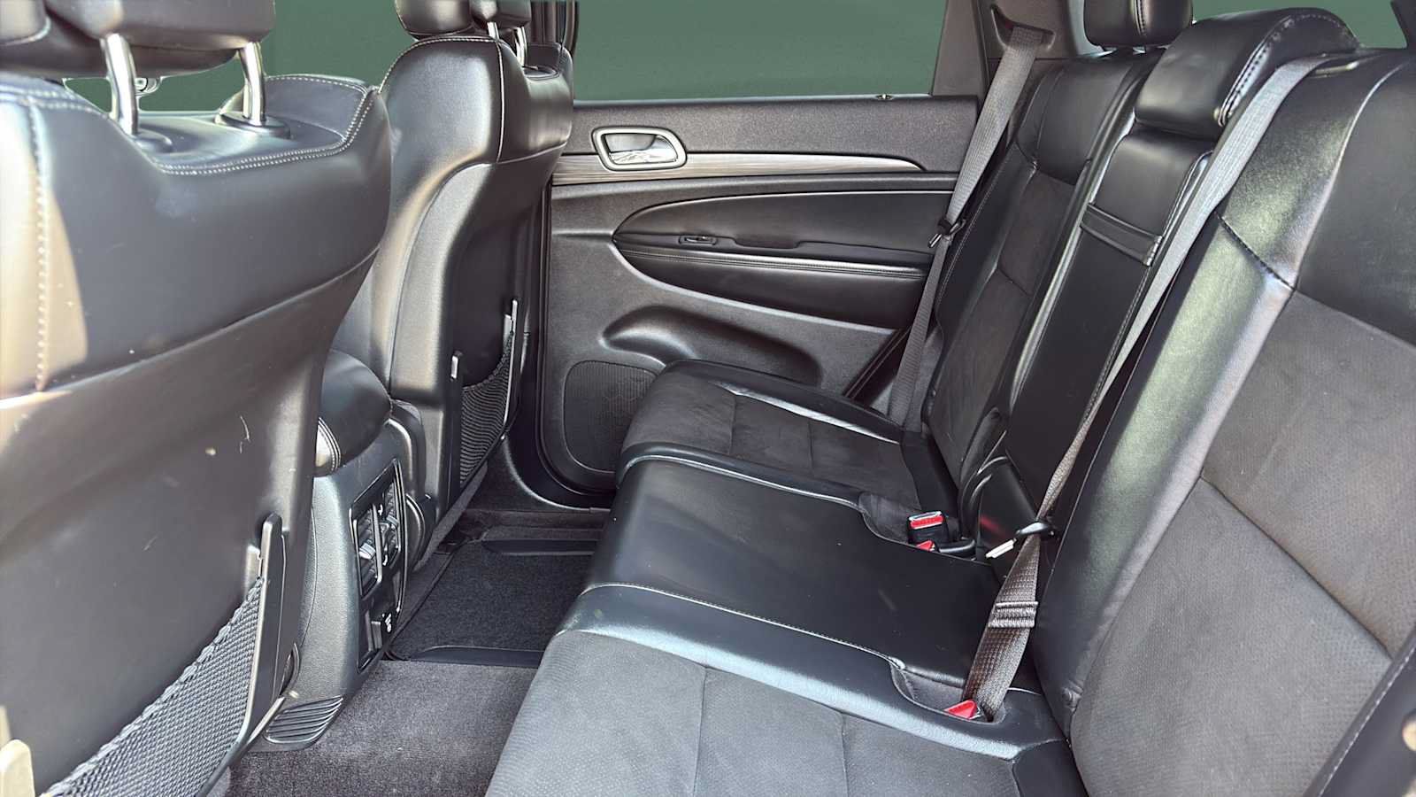 Used 2019 Jeep Grand Cherokee Altitude AWD/4WD image 18