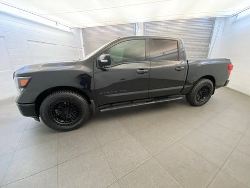 Used 2018 Nissan Titan SV w/ SV Convenience Package RWD image 8