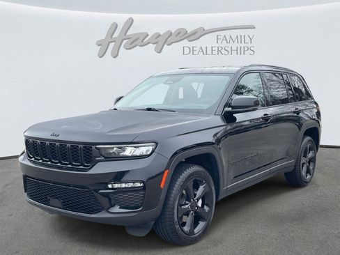 Used 2023 Jeep Grand Cherokee Limited w/ Black Appearance Package image 7