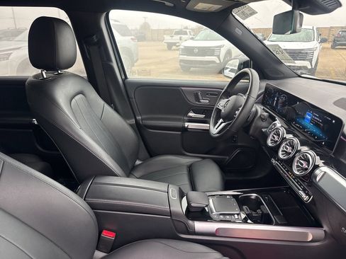 Used 2021 Mercedes-Benz GLB 250 4MATIC image 13