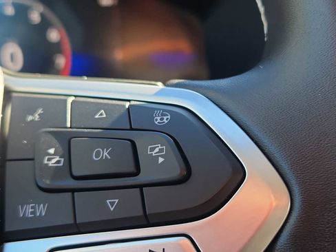 Certified 2023 Volkswagen Taos SE w/ Panoramic Sunroof Package AWD/4WD image 20