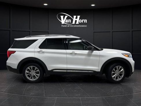 Used 2023 Ford Explorer Limited AWD/4WD image 2