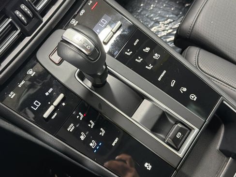Certified 2026 Porsche Macan AWD/4WD image 27