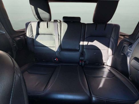 Used 2021 Jeep Wrangler Unlimited Sahara image 31