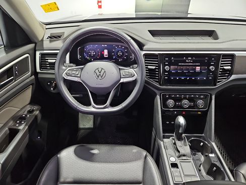 Certified 2023 Volkswagen Atlas SE w/ Black Wheel Package FWD image 14
