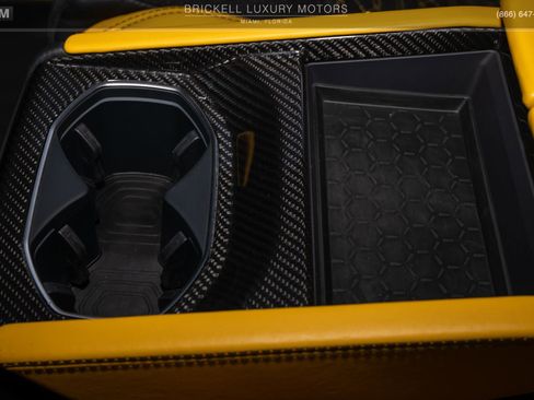 Used 2022 Lamborghini Urus AWD/4WD image 22