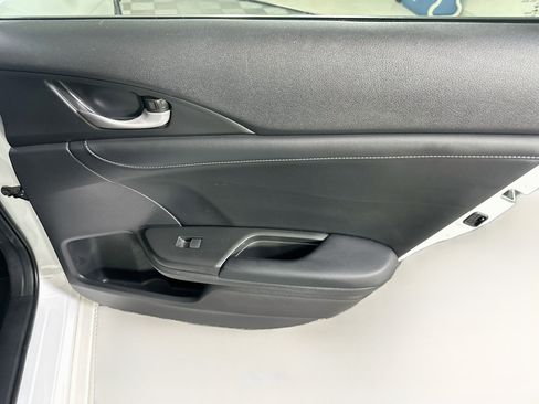 Used 2021 Honda Insight Touring image 29