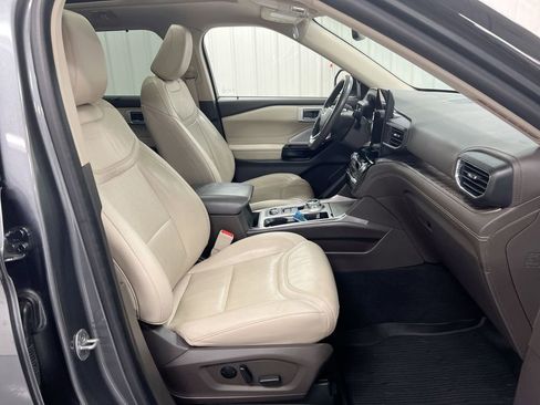 Used 2022 Ford Explorer Platinum w/ Equipment Group 601A image 23