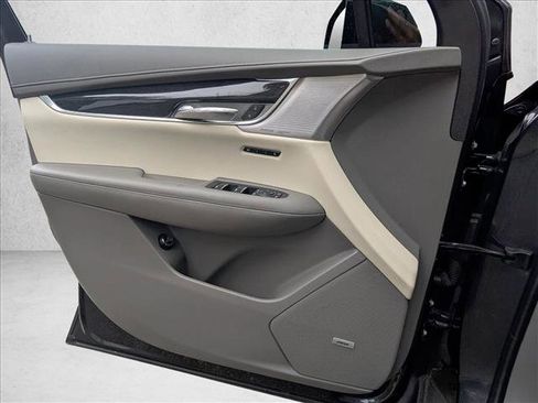 Used 2023 Cadillac XT6 Premium Luxury image 14