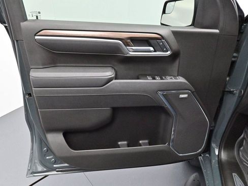 Used 2025 Chevrolet Silverado 1500 LT Trail Boss w/ Convenience Package II AWD/4WD image 10