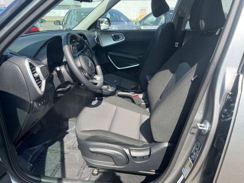 Used 2025 Kia Soul LX w/ LX Technology Package image 34