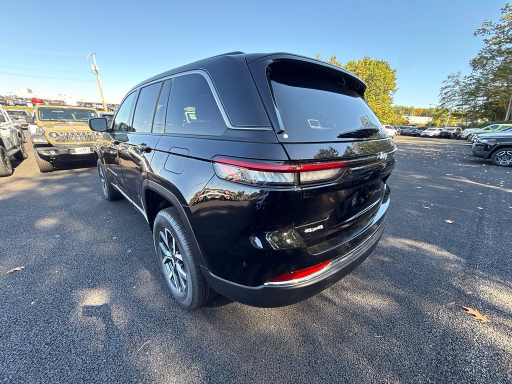 New 2027 Jeep Grand Cherokee Laredo X AWD/4WD image 3