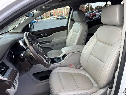 Used 2022 GMC Acadia SLT w/ Preferred Package image 11