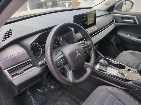 Used 2025 Mitsubishi Outlander SE AWD/4WD image 13