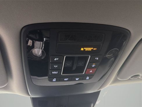 Used 2025 Kia Carnival SX FWD image 21