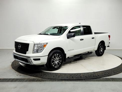 Used 2023 Nissan Titan SV w/ Accessory Utility Package image 3