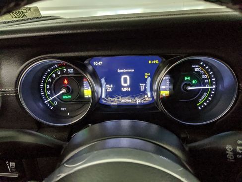 Used 2023 Jeep Wrangler Unlimited Sahara w/ Cold Weather Group image 13